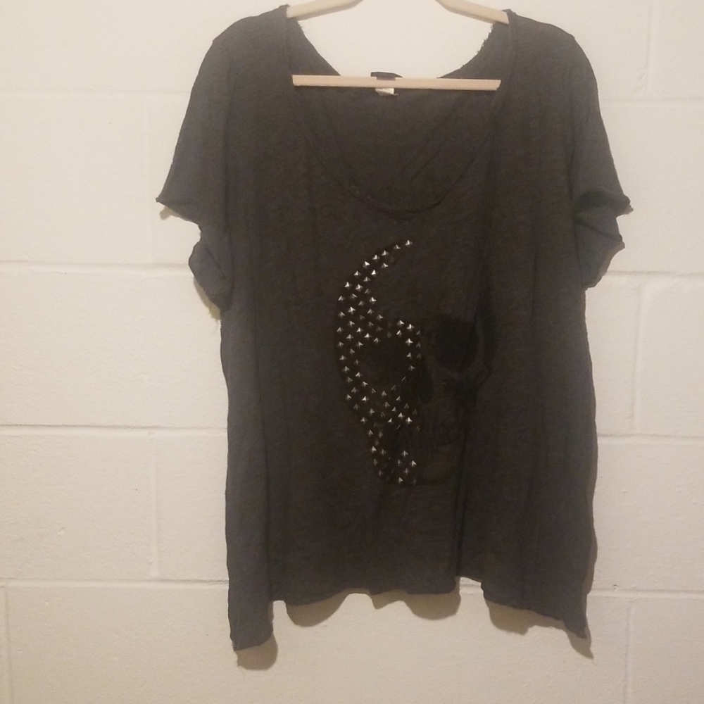 Torrid skull T